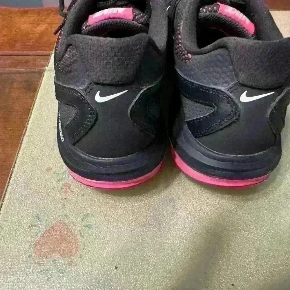 Used Women’s Nike Shoes Size 10